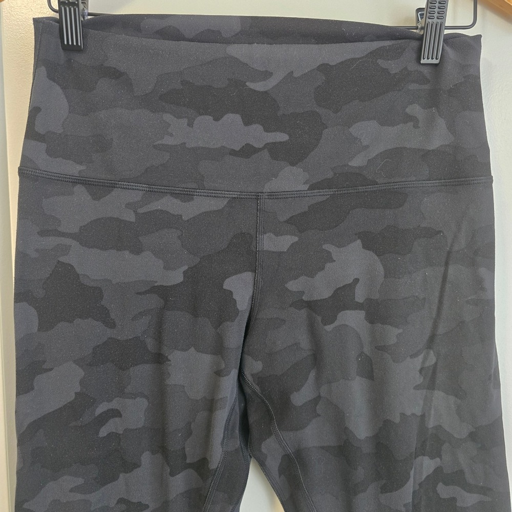 Lululemon Align Scalloped Hem 21 High Rise Leggings Camo Deep Coal Multi Size 10 - Picture 5 of 11